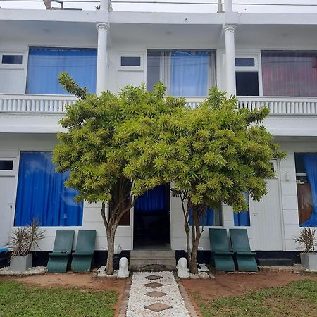 White Surfing Beach Resort Unawatuna Exteriör bild
