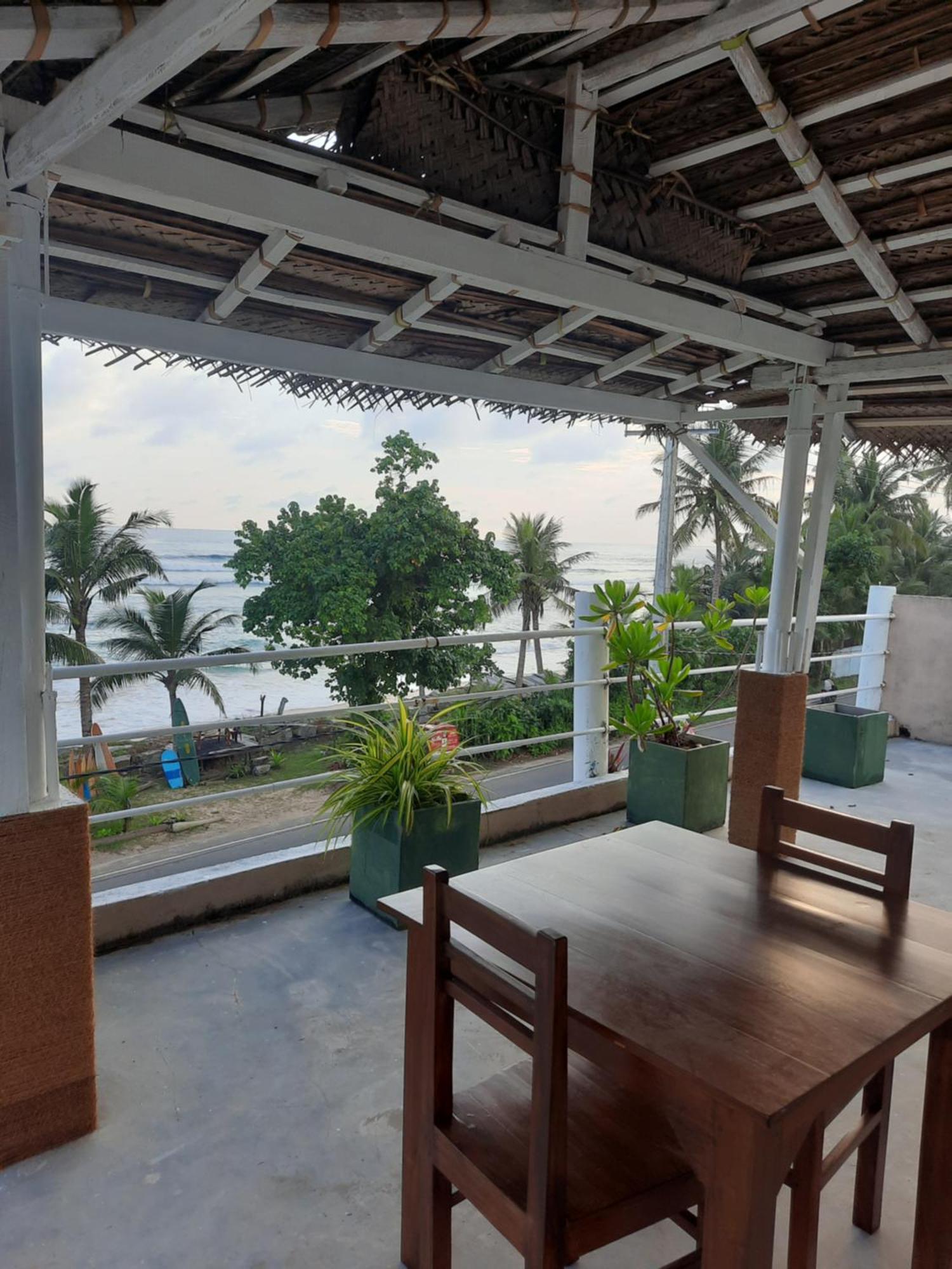 White Surfing Beach Resort Unawatuna Exteriör bild