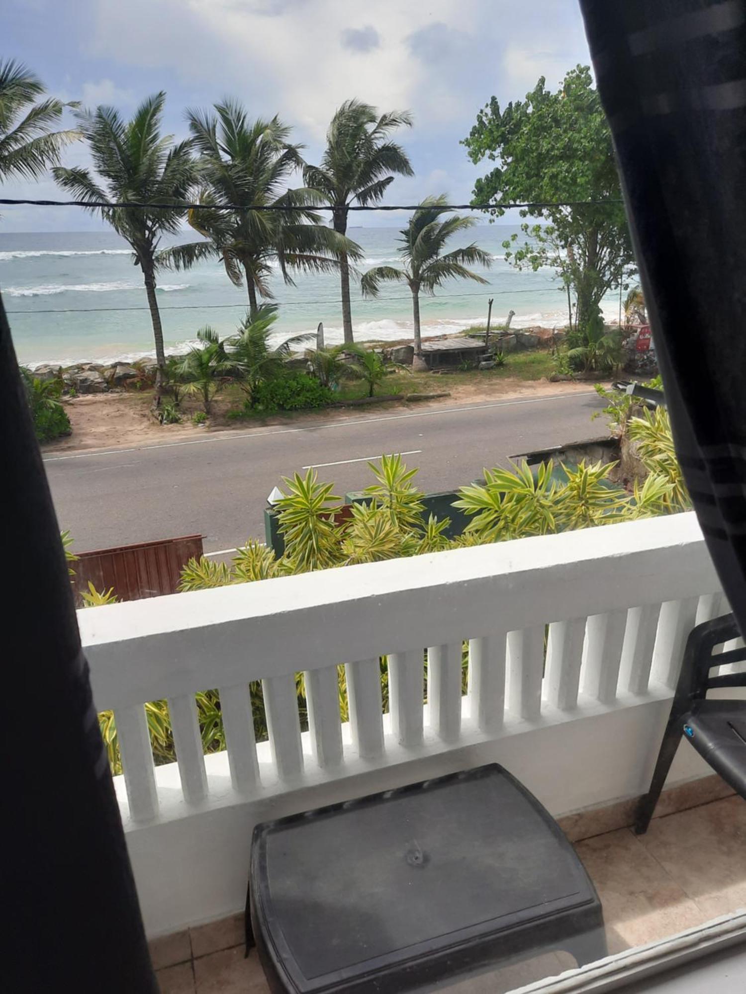 White Surfing Beach Resort Unawatuna Exteriör bild
