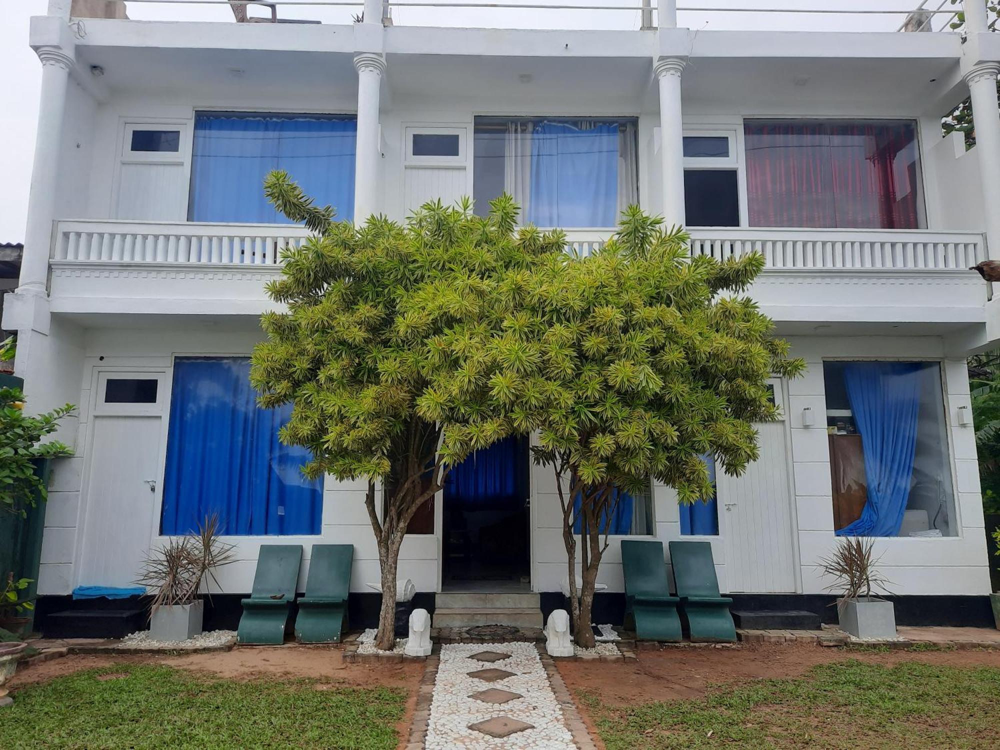 White Surfing Beach Resort Unawatuna Exteriör bild